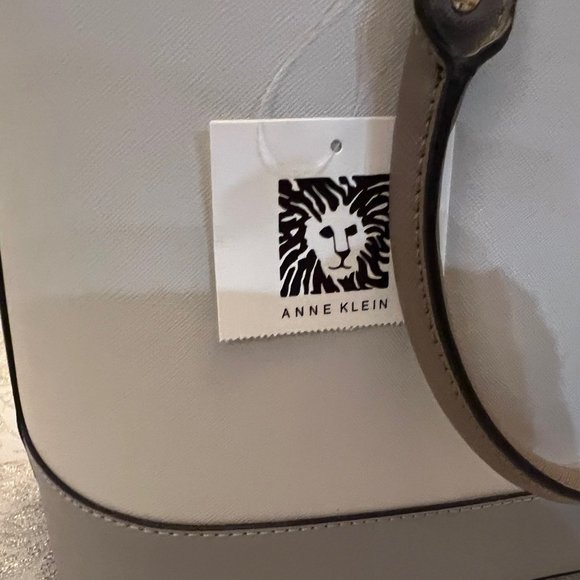 Ann Klein New Recruits satchel purse light gray NWT "read" - Picture 7 of 12